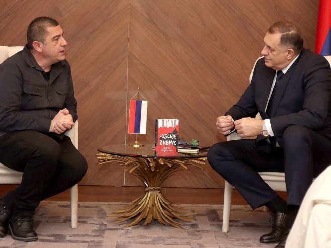 (FOTO) "VELIKI USPJEH" Dodik sa Grabovcem: Podrška institucija Srpske za književni rad