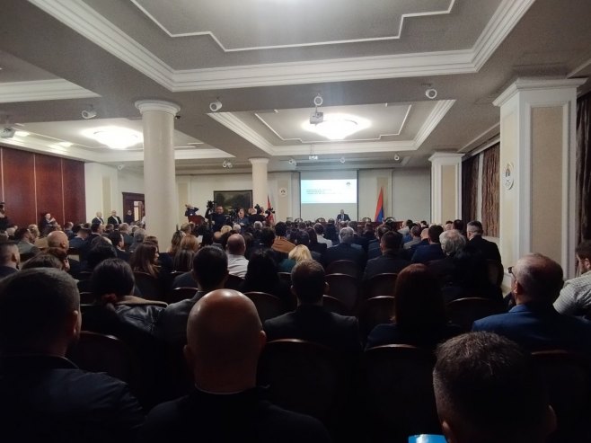 SASTANAK U BANJALUCI Višković sa više od 200 učesnika o projektima sa Saudijskim fondom