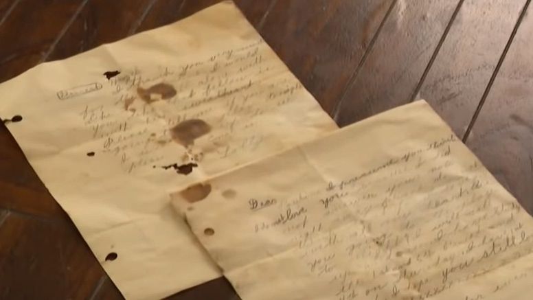 RENOVIRALI KUPATILO PA U ZIDU PRONAŠLI STARA LJUBAVNA PISMA Jedan tinejdžer imao je veliku želju, u svemu i doza misterije (VIDEO)