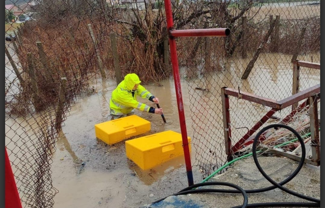 (FOTO) POPLAVE I U ČAPLJINI Otkazana utakmica između Širokog i Željezničara