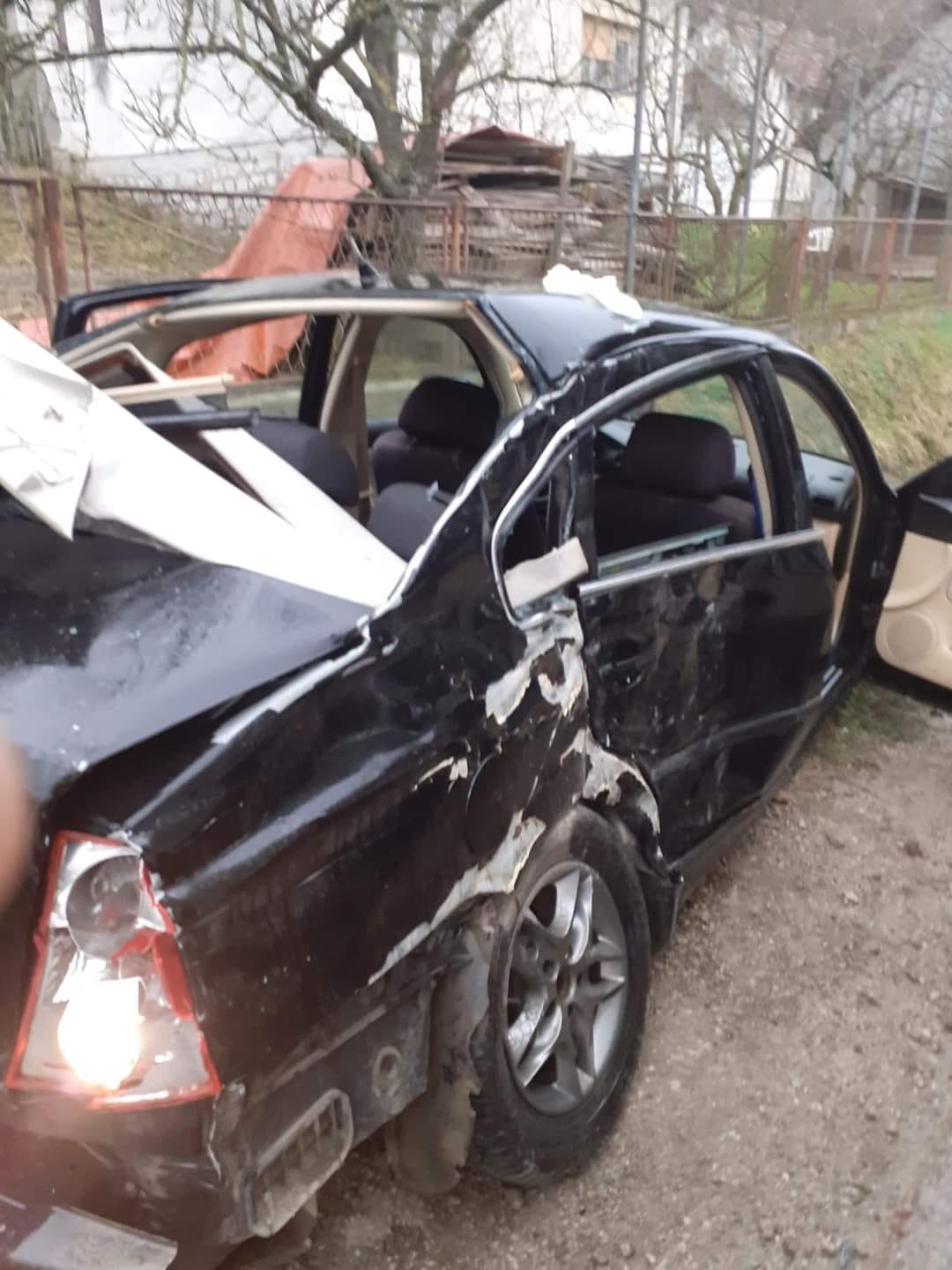 (FOTO) PASAT SMRSKAN U TEŠKOM UDESU Dvoje poginulih u stravičnoj nesreći kod Doboja