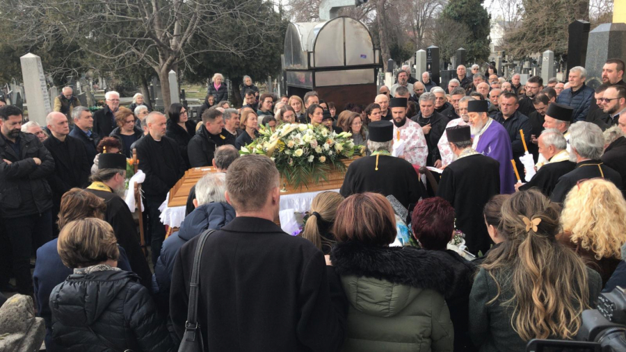 (FOTO) SAHRANJEN OTAC NEBOJŠE GLOGOVCA Prisustvovali brojni prijatelji, članovi porodice i kolege njegovog sina