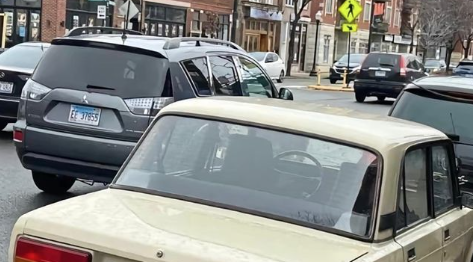 (FOTO) "LADA" STARA 33 GODINE Prodaje se u Čikagu za 16.000 dolara
