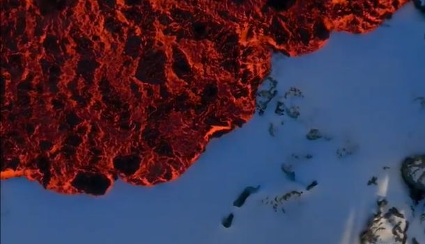 (VIDEO) DRAMATIČNO NA ISLANDU Potoci lave stigli do evakuisanog grada