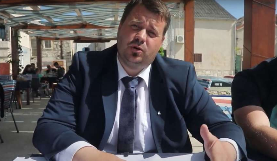 KAŽNJEN NAČELNIK OPŠTINE "Slučajno" u javnoj kući potrošio novac iz budžeta