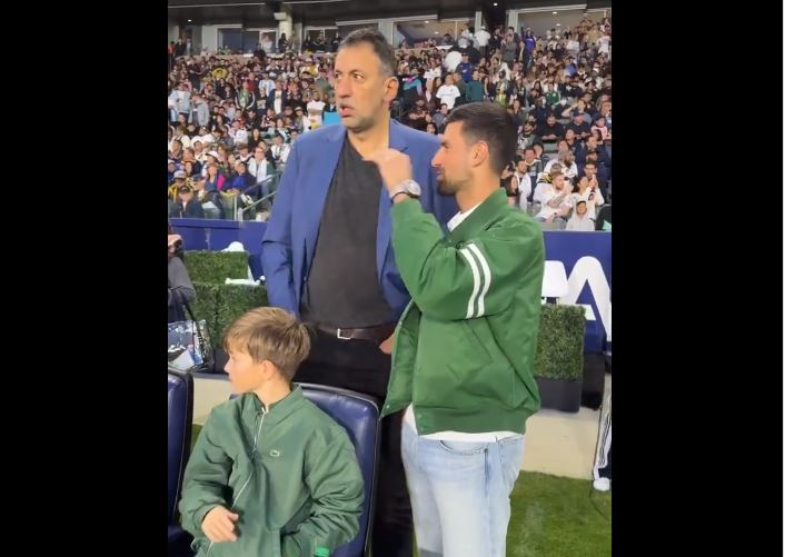 (VIDEO) SPEKTAKL U LOS ANĐELESU Đoković došao da gleda Mesija i Joveljića, a društvo mu pravio legendarni srpski košarkaš