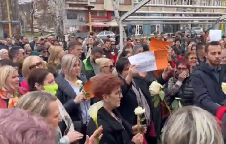 OKUPILO SE NA STOTINE GRAĐANA Mirna šetnja u Tuzli nakon brutalnog ubistva Amre Kahrimanović