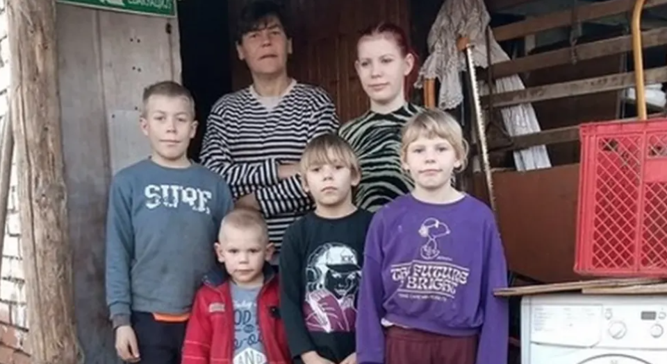 DEVETORO DJECE ŽIVI U TEŠKIM USLOVIMA Sudbina porodice Sarvak kida dušu