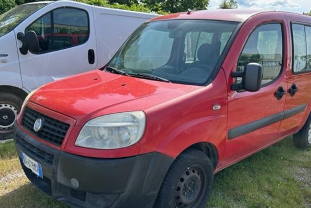 URNEBESAN OGLAS ZASMIJAO REGION Prodaje Fijata, preporuka da se osvešta prvo