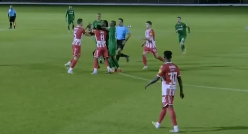 SIJEVALE PESNICE NA PRIJATELJSKOM SUSRETU Potukli se igrači - prekinuta utakmica Zvezde i Boteva (VIDEO)