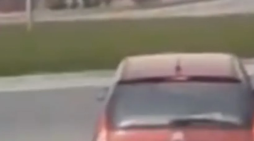 MREŽE ZAMIRU OD SMIJEHA Nije znala da se uključi u kružni tok, a onda napravila potpuni haos (VIDEO)