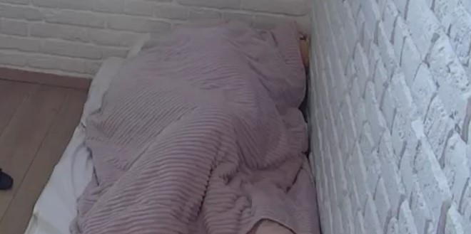 UBACILI U PETU BRZINU Teodora i Bebica se sakrili u izolaciju, pa se bacili na posao! Uzdisaji odzvanjaju Šimanovcima! (VIDEO)