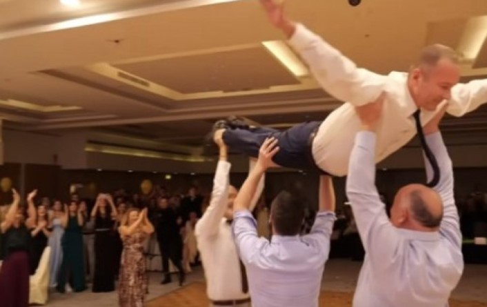 MATURSKA ZABAVA IZ GIMNAZIJE POSTALA HIT Profesori priredili učenicima zabavu koja će se dugo prepričavati (VIDEO)