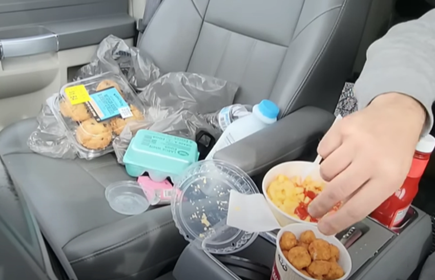 (VIDEO) SKUPO MU PLAĆATI KIRIJU Čovjek sa Balkana već 6 mjeseci u Americi živi u automobilu