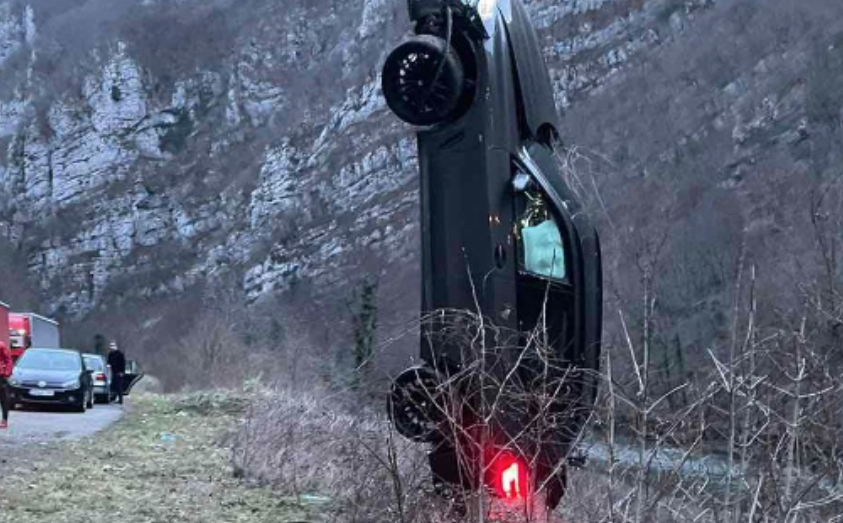 NESREĆA KOD JAJCA Bračni par sa troje djece sletio u kanjon Vrbasa