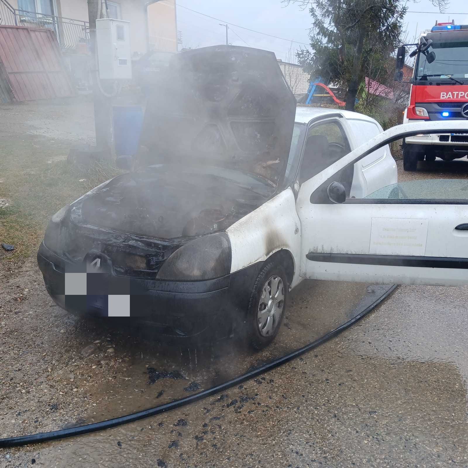 NASTALA MATERIJALNA ŠTETA Požar na automobilu u Banjaluci