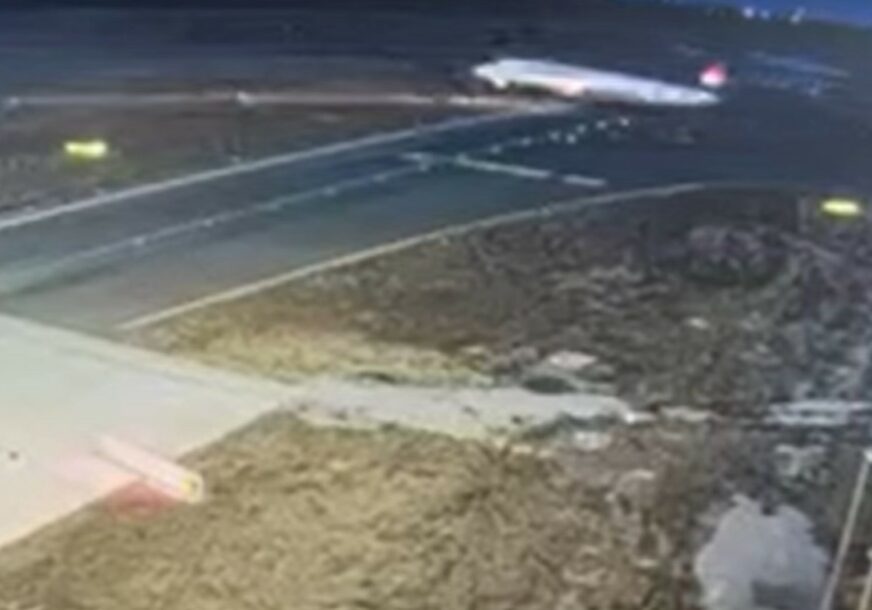(VIDEO) "AVION JE POLETIO OSTAVLJAJUĆI IZA SEBE OBLAK PRAŠINE" Ovo je najvjerovatniji uzrok incidenta na letu Er Srbije