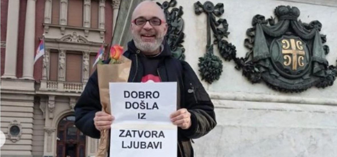 (VIDEO) ŠOU U BEOGRADU! "DOBRODOŠLA IZ ZATVORA, LJUBAVI" Muž dočekao ženu nakon što je provela 5 godina iza rešetaka