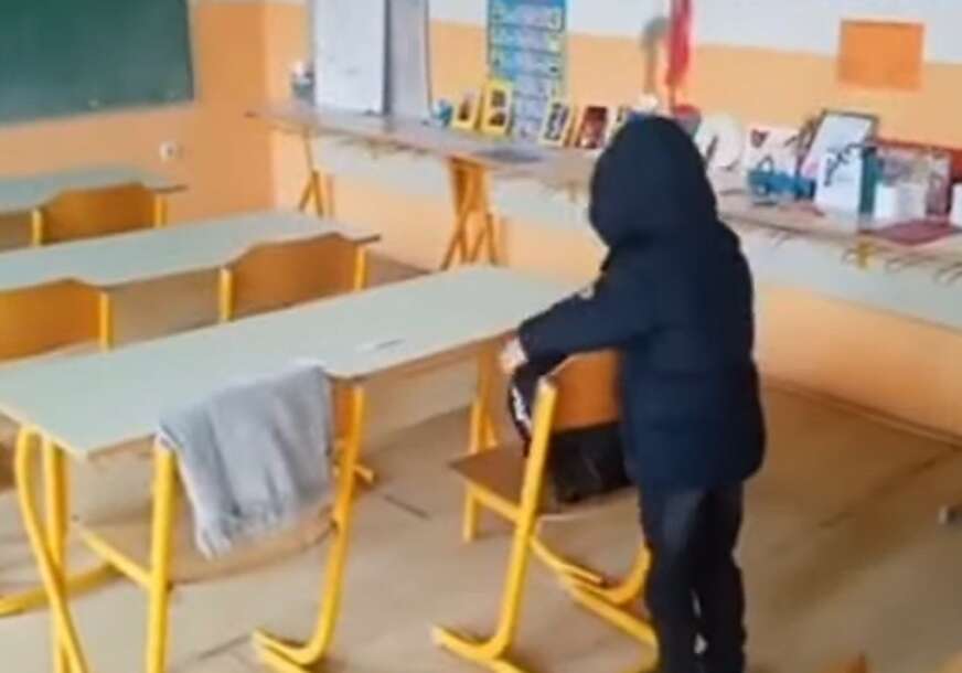 (VIDEO) "UČITELJICA MI JE NAJBOLJI DRUG" Upoznajte prvačića Radovana koji je jedini đak područne škole u Kmećanima: Ide stopama Petra Kočića