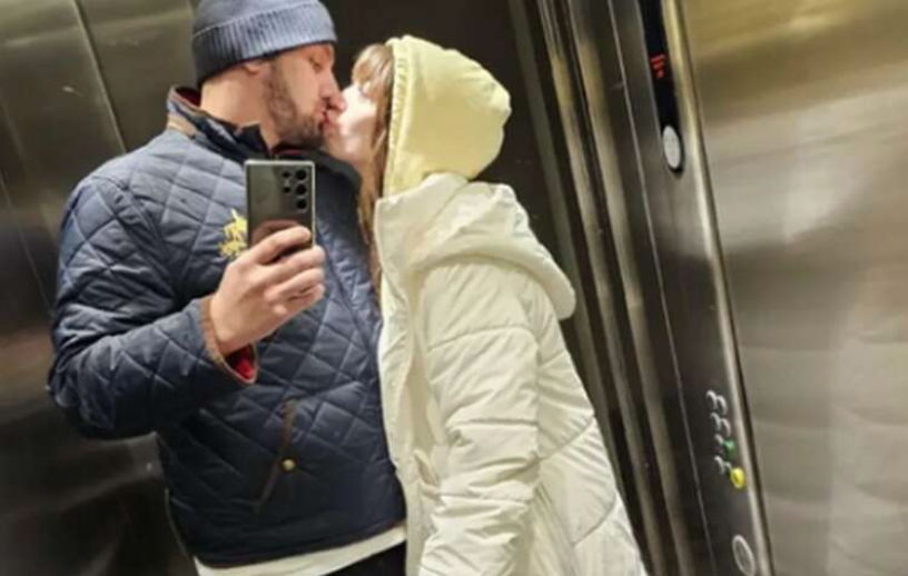 (FOTO) BIVŠI LJUBAVNICI PONOVO ZAJEDNO Miljana i Zola pozirali u liftu zagrljeni