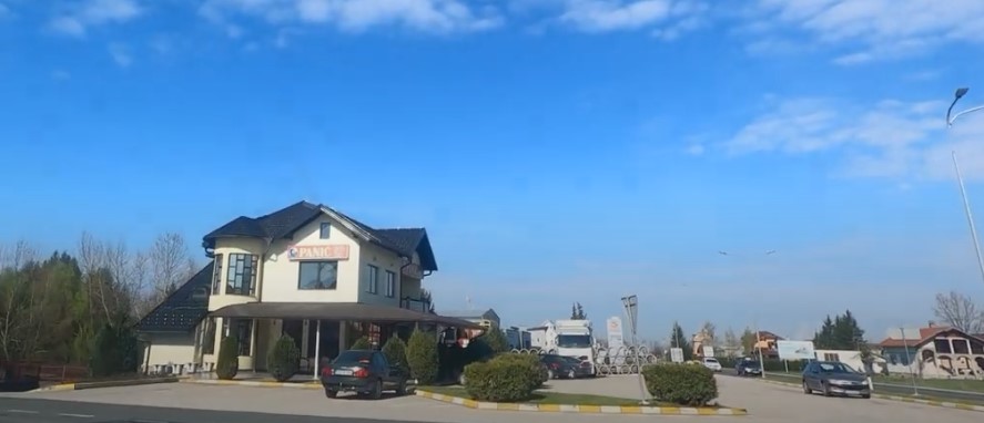 „NE DAM DA UĐU, DŽABE DOLAZE“ Opsadno stanje u Omarskoj, mještani ne daju da autoput ide preko njihovih kuća