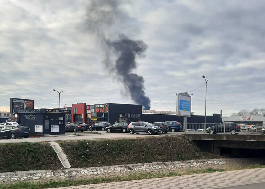 VATROGASCI NA TERENU Požar na divljoj deponiji kod Bijeljine