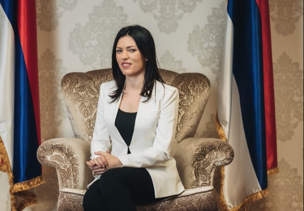 "JE*EM VAM MAJKU JE BALKANSKA PSOVKA" Sanja Vulić za ALOonline o suđenju Dodiku i ponašanju nakon ročišta: Uzunovićeva je izgledala kao da je imala bubicu u uhu na kojoj joj Marfi govori šta da kaže