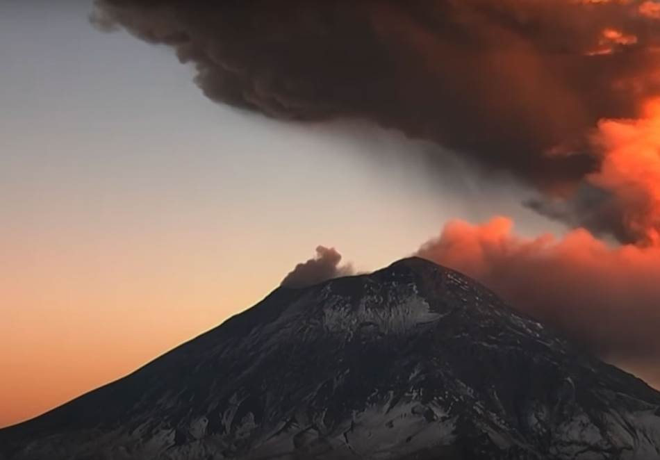 (VIDEO) ERUPTIRAO POPOKATAPETL Izbacuje pepeo i gas 3 km u visinu