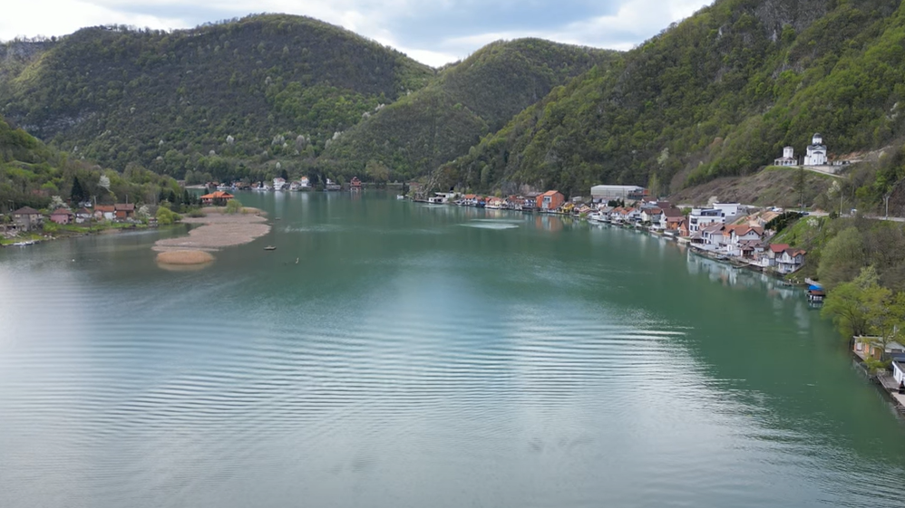 UŽAS U ZVORNIKU Iz jezera izvučeno tijelo muškarca