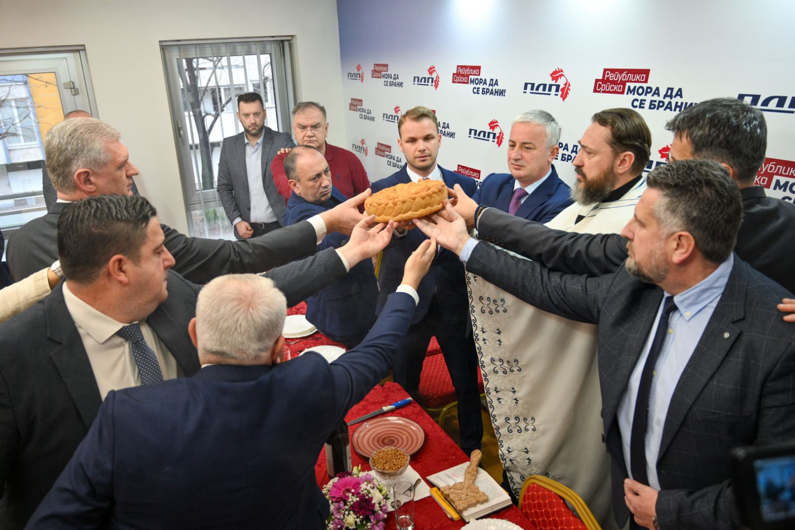 PDP PROSLAVLJA KRSNU SLAVU Borenović: U slozi i međusobnom uvažavanju možemo prebroditi sve predstojeće izazove (FOTO)