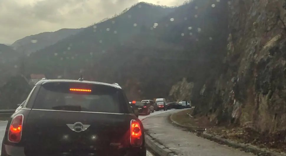 UDES KOD KONJICA Saobraćaj otežan, ogromna kolona