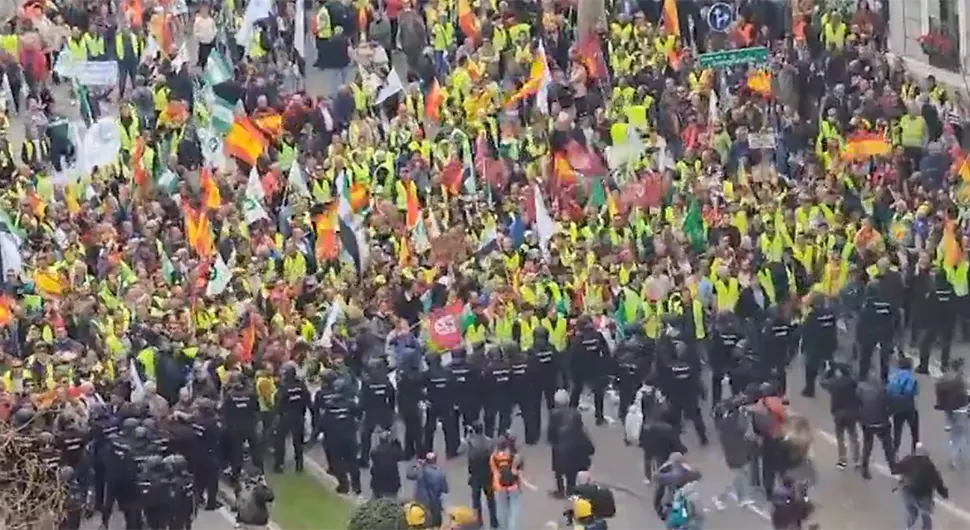 GLAVNI GRAD ŠPANIJE BLOKIRAN Protesti na ulicama Madrida