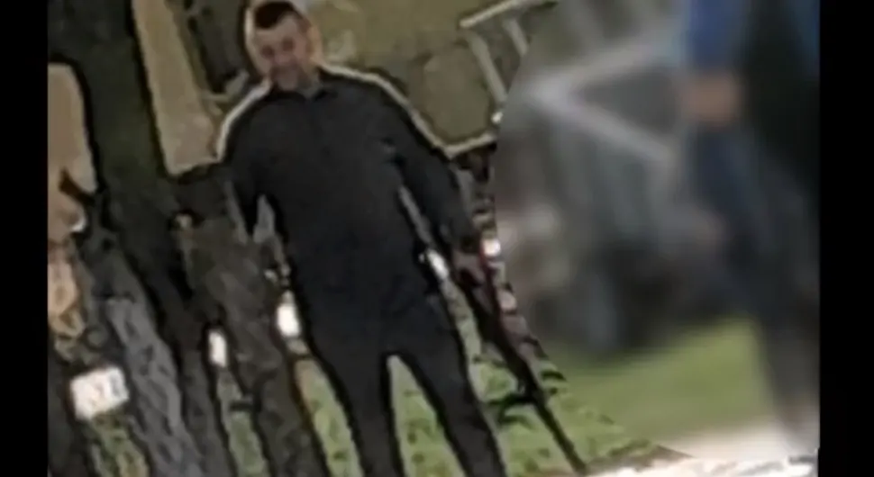 (UZNEMIRUJUĆI VIDEO) LOVAC PUCAO IZ PUŠKE KROZ SELO Pojavili se novi dokazi masovnog ubistva pasa kod Osmaka
