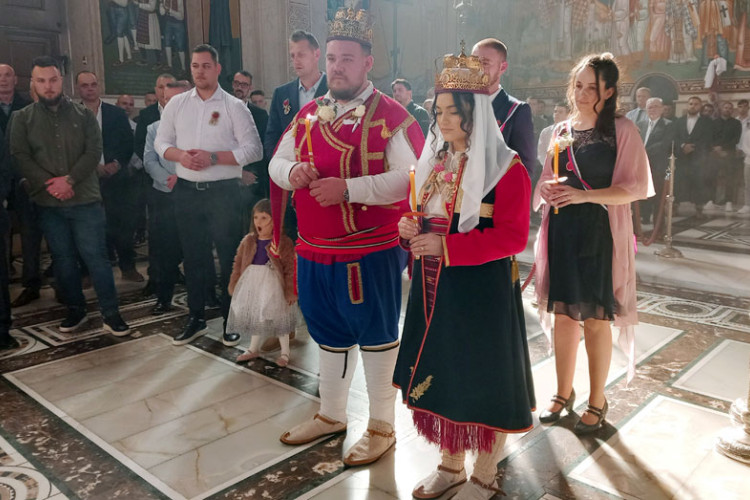 LJUBAV JE DOVELA U HERCEGOVINU Madlen iz Austrije u srpskoj nošnji rekla sudbonosno "da" Stefanu iz Trebinja