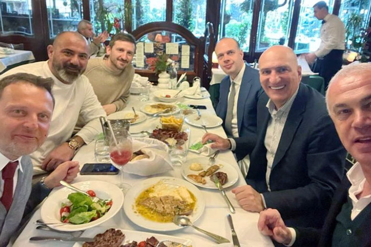 DIRLJIV PRIZOR Dejan Stanković posjetio Crvenu zvezdu