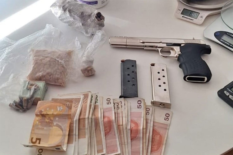 SARAJEVSKA POLICIJA NA NOGAMA U akciji "Sultan II" zaplijenjeno tri kilograma droge i oružje