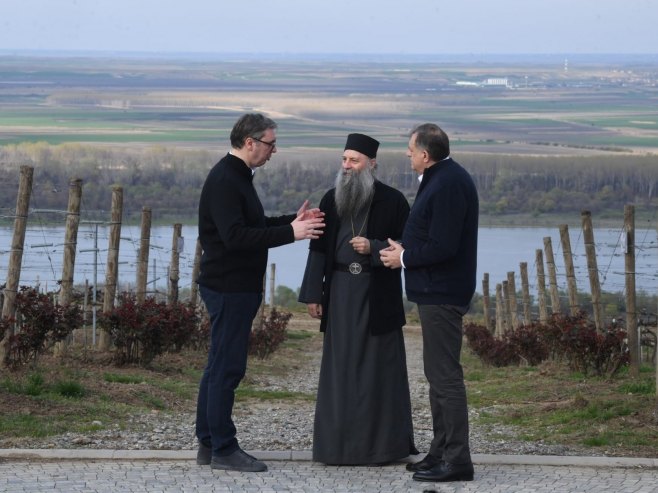 VUČIĆ I DODIK SA PATRIJARHOM PORFIRIJEM Veliki Vaskršnji sabor 5. i 6. maja