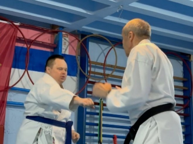 (VIDEO) NIŽE ZAPAŽENE REZULTATE I OSVAJA MEDALJE Fočak Goran Kovačević - svestrani sportista uprkos Daunovom sindromu