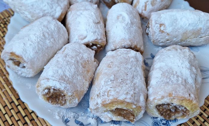 POSLASTICA NAŠIH BAKA Recept za slatkiš sa jabukama i orasima koji će vas oduševiti