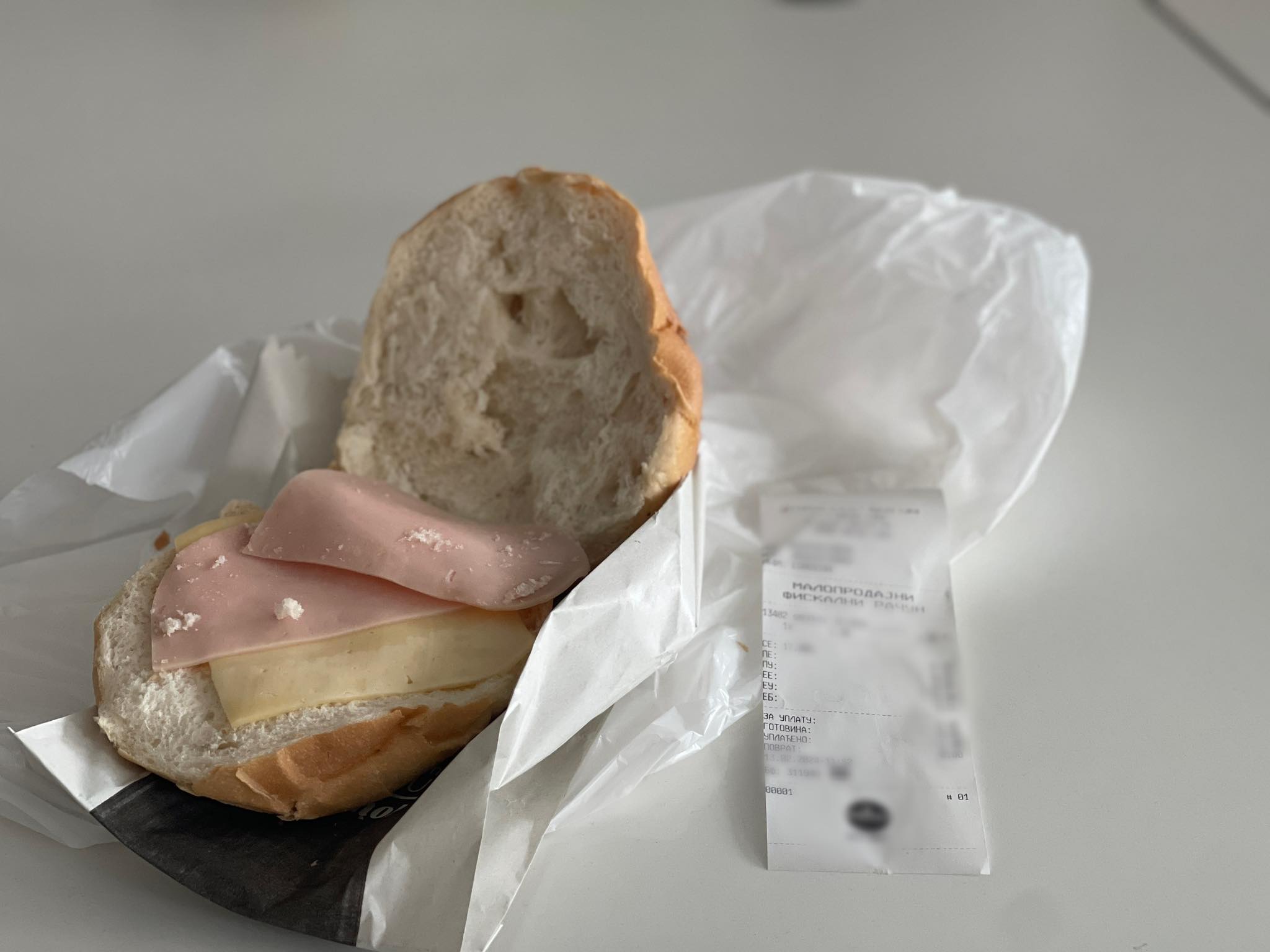 NEKADA KOŠTAO 1 KM! Kolika je danas cijena čuvenog „đačkog sendviča“? Provjerili smo da li je popularna užina ostala imuna na ekonomsku krizu