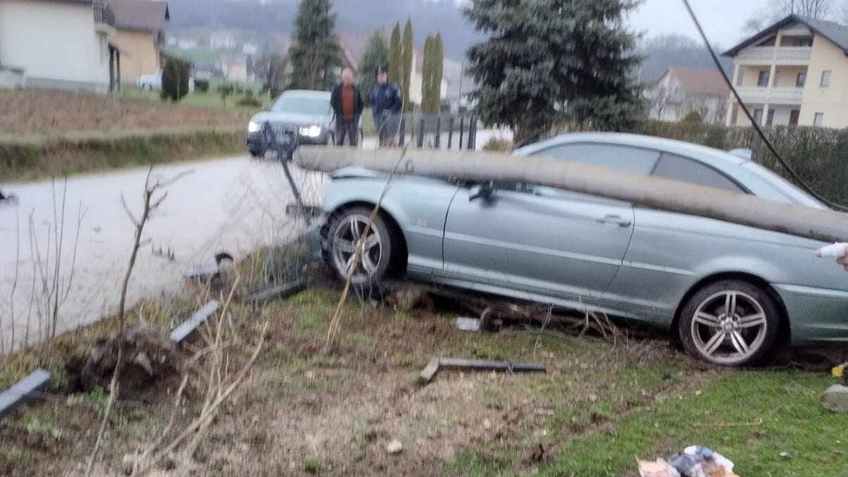 STRAVIČNA NESREĆA KOD ŽEPČA Izletio s puta, pa izvalio stub ulične rasvjete