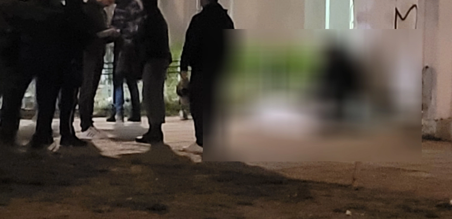 IZA UŽASA U NOVOM SADU STOJI SEKTA? Osumnjičeni da su ubili svoju djecu, a nakon toga skočili sa solitera: Pronađeni jezivi simboli na zidovima kuće strave