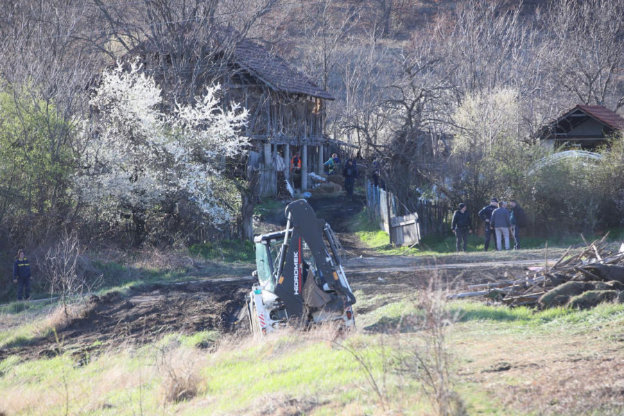 POTRAGA UŠLA U ČETVRTI DAN Teška mehanizacija ispred kuće kod koje je posljednji put viđena Danka (2): Stigao i ministar