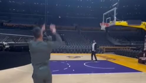 (VIDEO) MAĐIONIČAR I U KOŠARCI Novak Đoković pokazao umijeće, pa poslao poruku Džejmsu