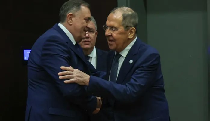 (FOTO) LAVROV POSLAO POKLON DODIKU Ruski ministar na najljepši način pokazao prijateljstvo sa RS