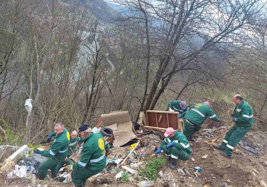 (FOTO) NA DEPONIJI U BANJALUCI PRONAĐENA BOMBA I MUNICIJA Oglasili se iz MUP-a: Građanima upućen apel