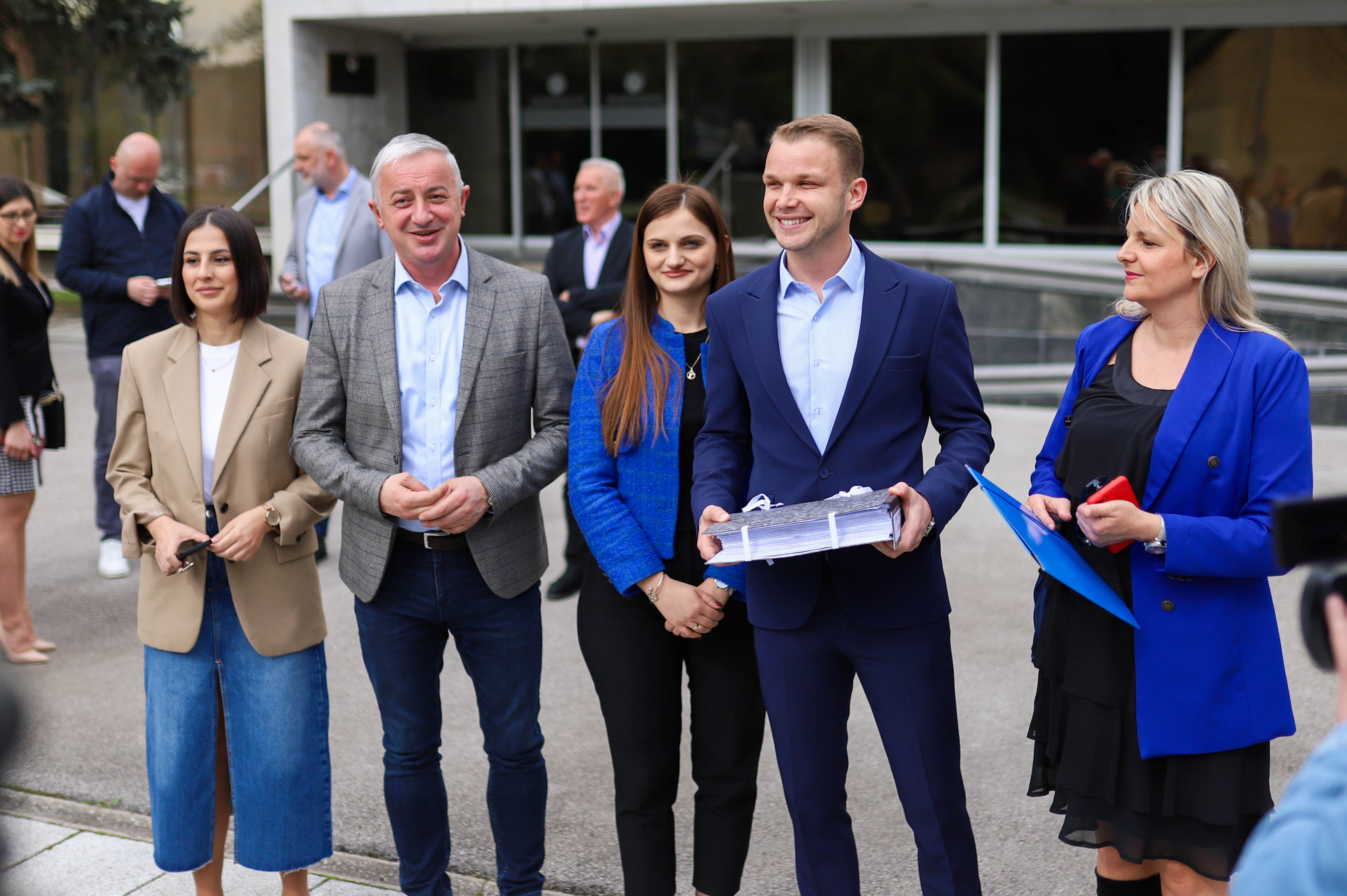 (FOTO) "KOCKA JE ODBAČENA" Stanivuković predao potpise i inicijativu Narodnoj skupštini Republike Srpske