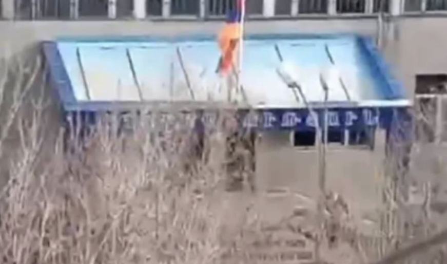 IMA POVRIJEĐENIH Naoružani napadači upali u policijsku stanicu u Jerevanu, aktivirana granata