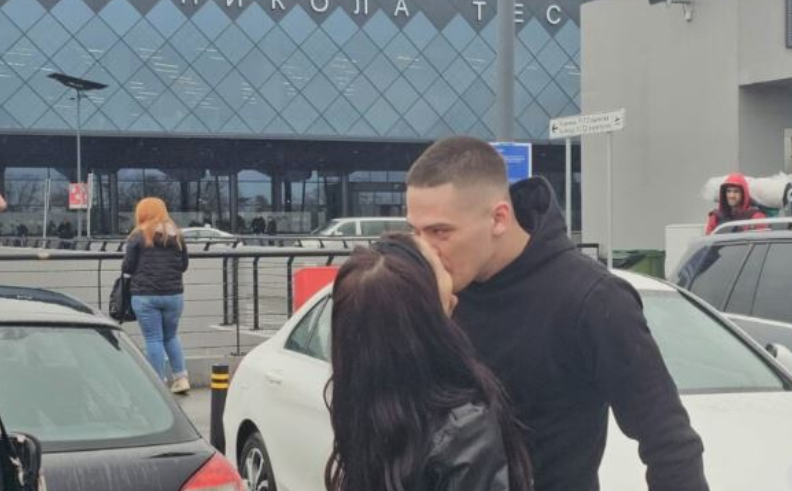 PONOVO SREĆNA U LJUBAVI Prvi javni poljubac popularne pjevačice i njenog novog dečka