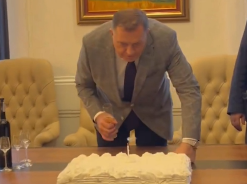 (VIDEO) DODIK SLAVI 65. ROĐENDAN Predsjednika Srpske dočekalo iznenađenje, a dirljivu čestitku uputila i kćerka Gorica